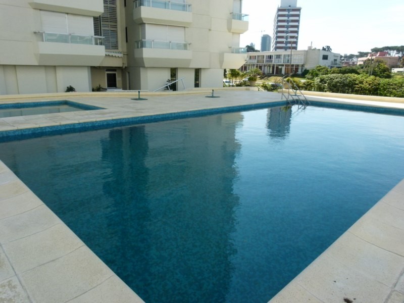 Departamento a metros de Playa Brava